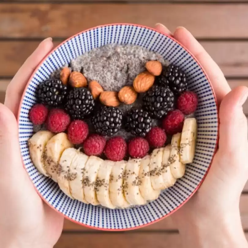 Smoothie και smoothie bowl: Ποιες είναι οι διαφορές τους και τι είναι καλύτερο;