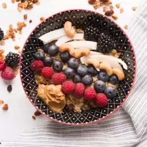 Πώς θα φτιάξεις το δικό σου smoothie bowl βήμα - βήμα