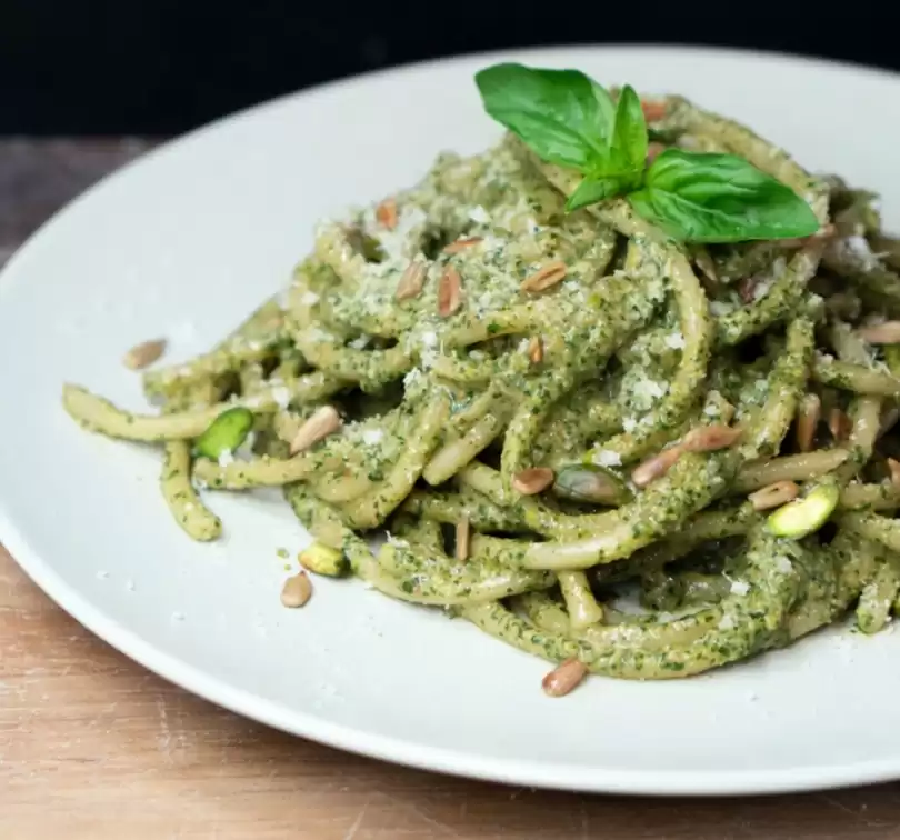 Πώς να φτιάξετε pesto με οτιδήποτε